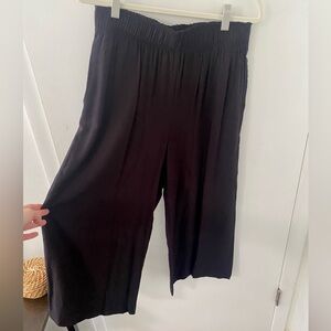 H&M Women’s Flowy Black Cropped Pants